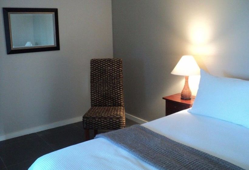 هتل Villa Apartments Westside