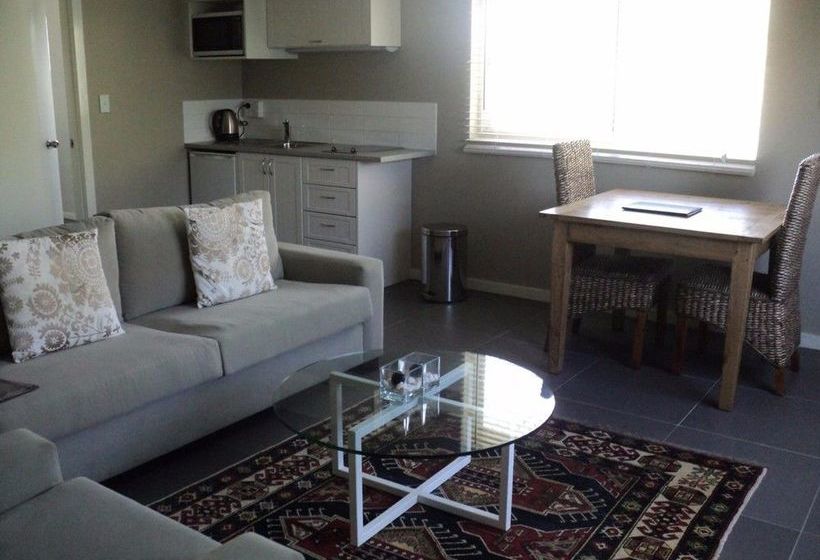 هتل Villa Apartments Westside