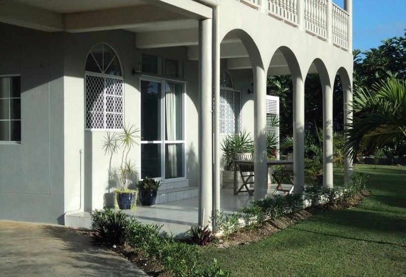 هتل Villa Apartments Westside