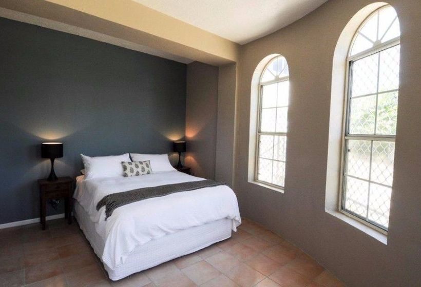 هتل Villa Apartments Westside