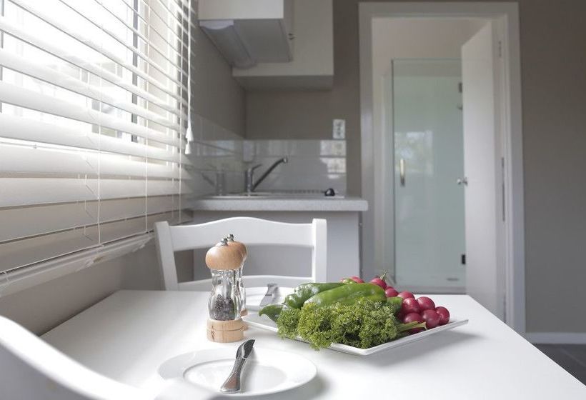 هتل Villa Apartments Westside