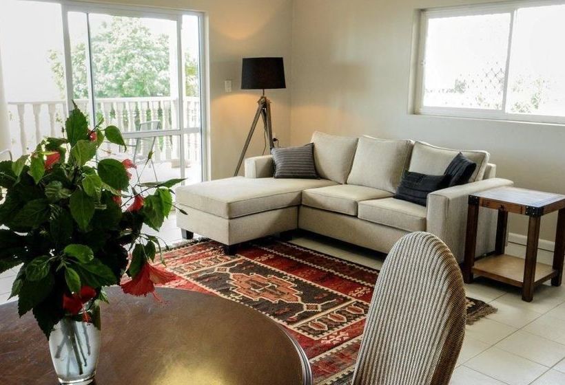 هتل Villa Apartments Westside