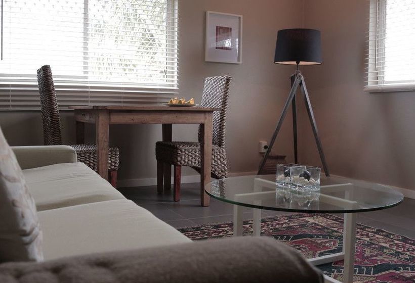 هتل Villa Apartments Westside