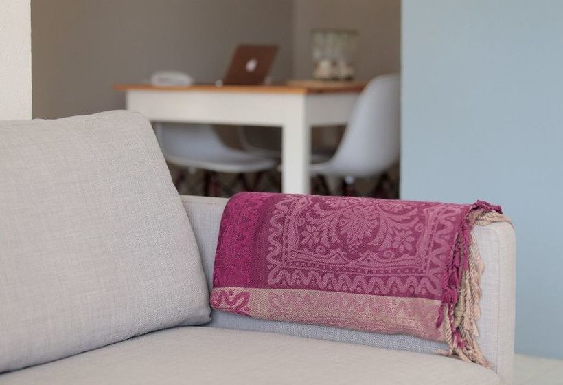 هتل Villa Apartments Westside