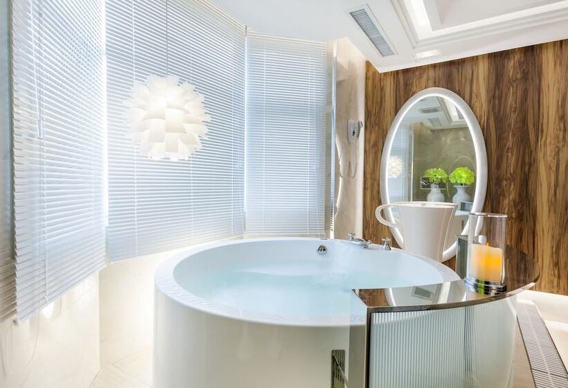 Six Star Motel  Taoyuan