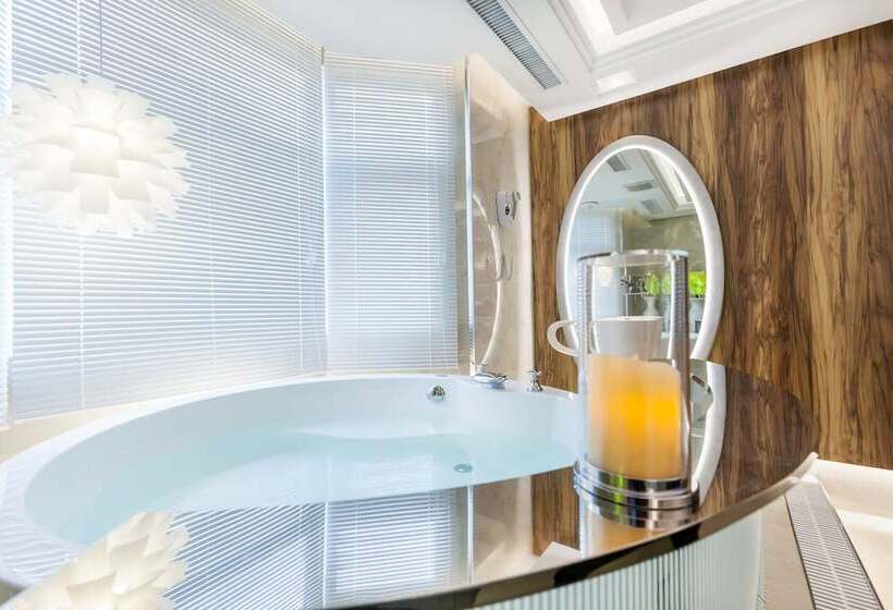 Six Star Motel  Taoyuan