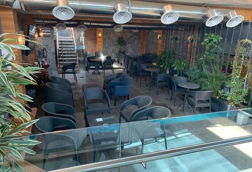 فندق Bram Suites