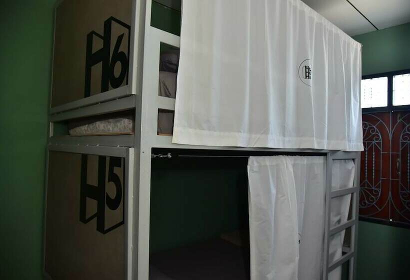 בית מלון כפרי Hosts Huahin   Hostel