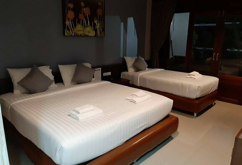 בית מלון כפרי Khanom Cabana Beach Resort