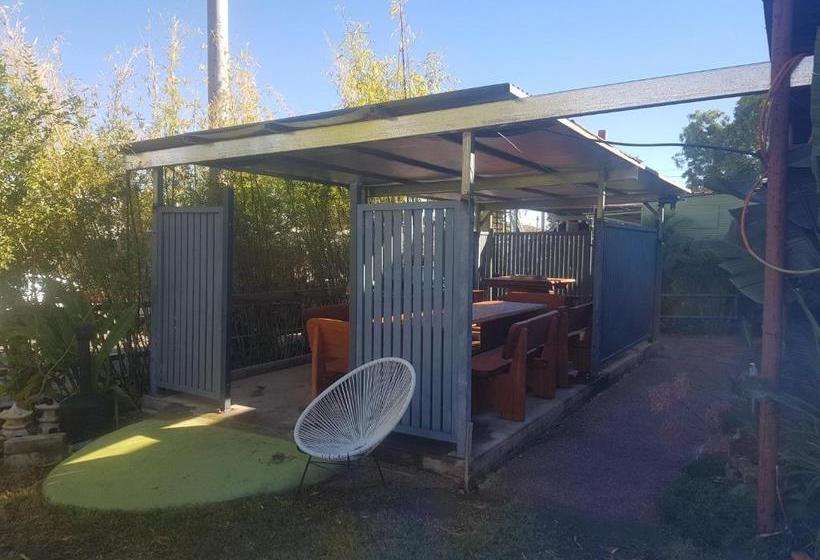 فندق Mick's Accommodation Club