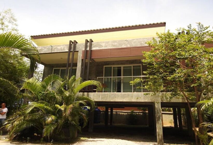 هتل Saparote Hostel