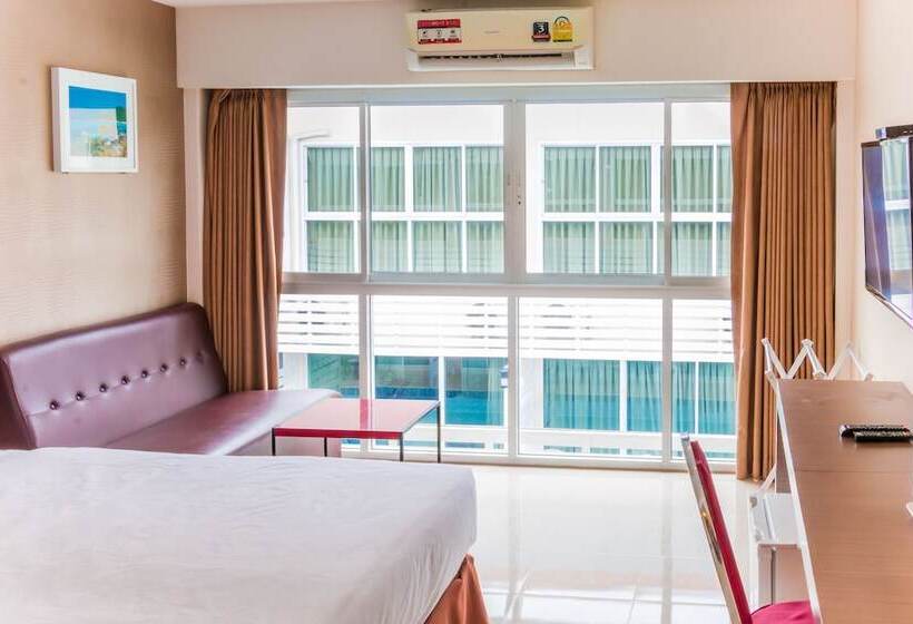 هتل Villa Pool Lay Resort Pattaya