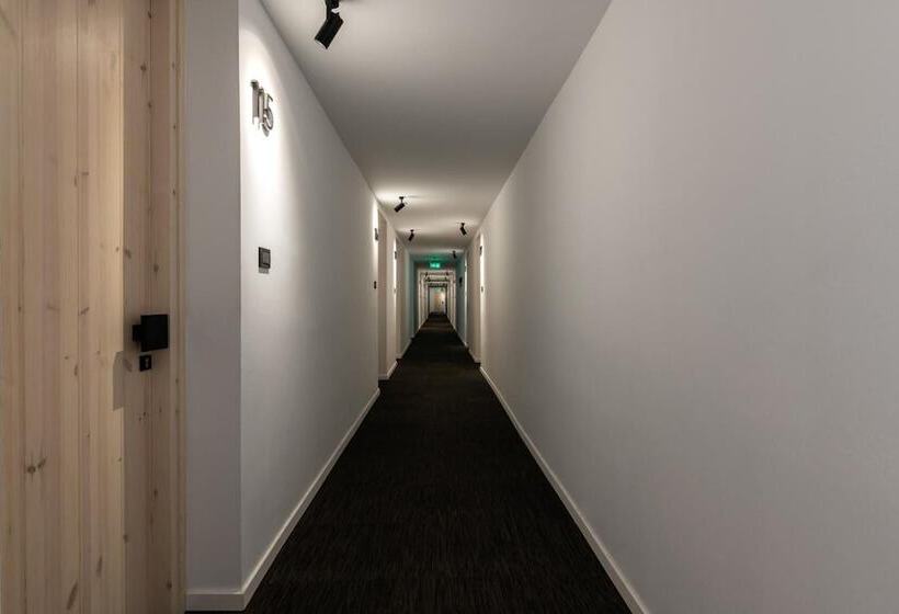 هتل Abacus Suites