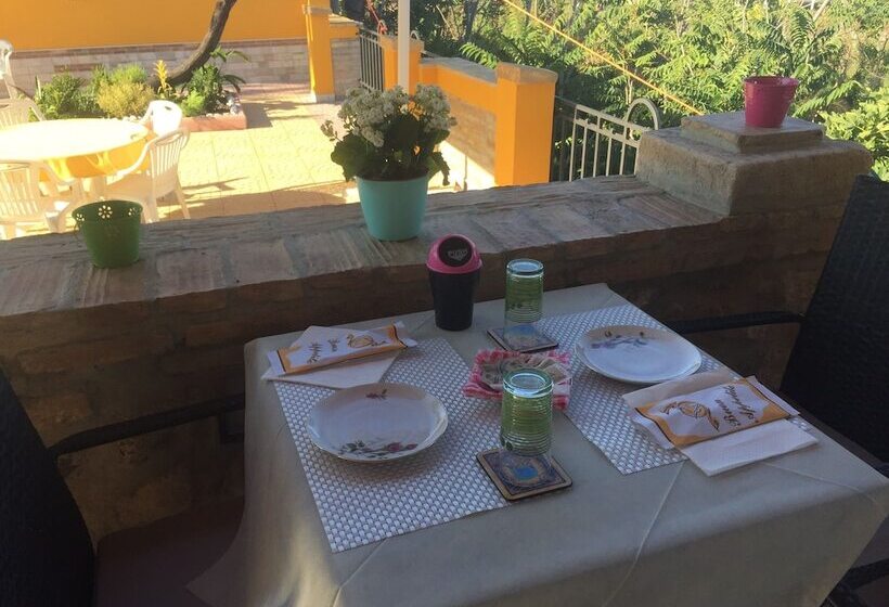 فندق Eleven Bed & Breakfast