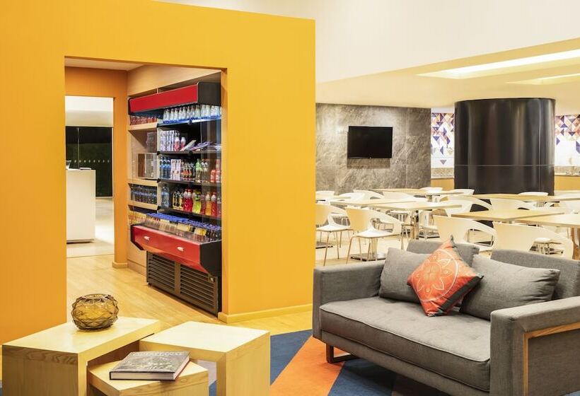 Отель Fiesta Inn Express Queretaro Constituyentes