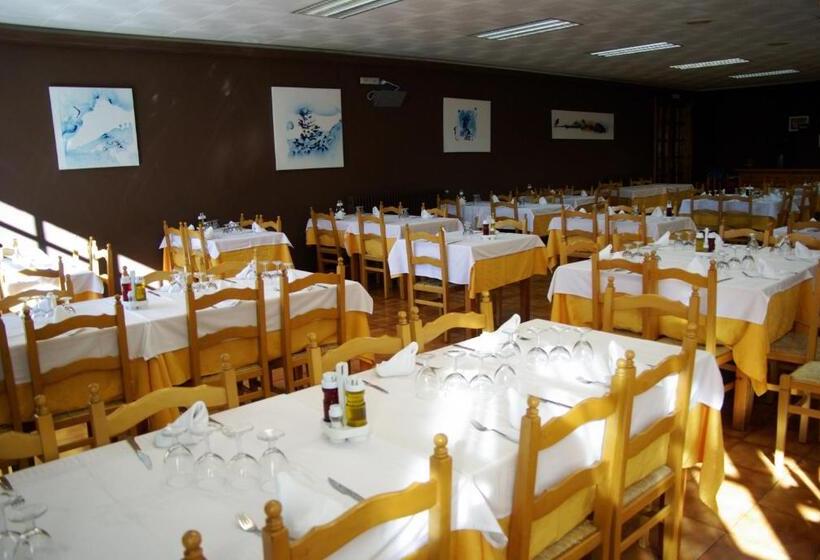 Отель Hostal La Cabanya