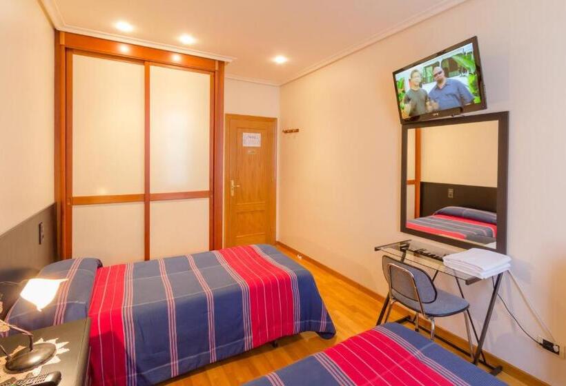 هتل Pension Logroño
