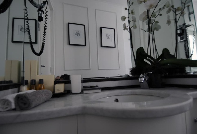 هتل Suite Fontana Di Trevi