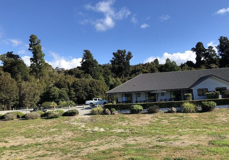 مبيت وإفطار Lake Brunner Longhouse