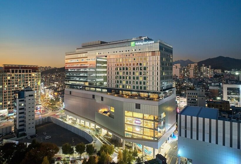 בית מלון כפרי Holiday Inn Express Seoul Hongdae, An Ihg