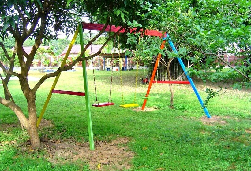 בית מלון כפרי Mini Golf & Resort Ubon Ratchathani