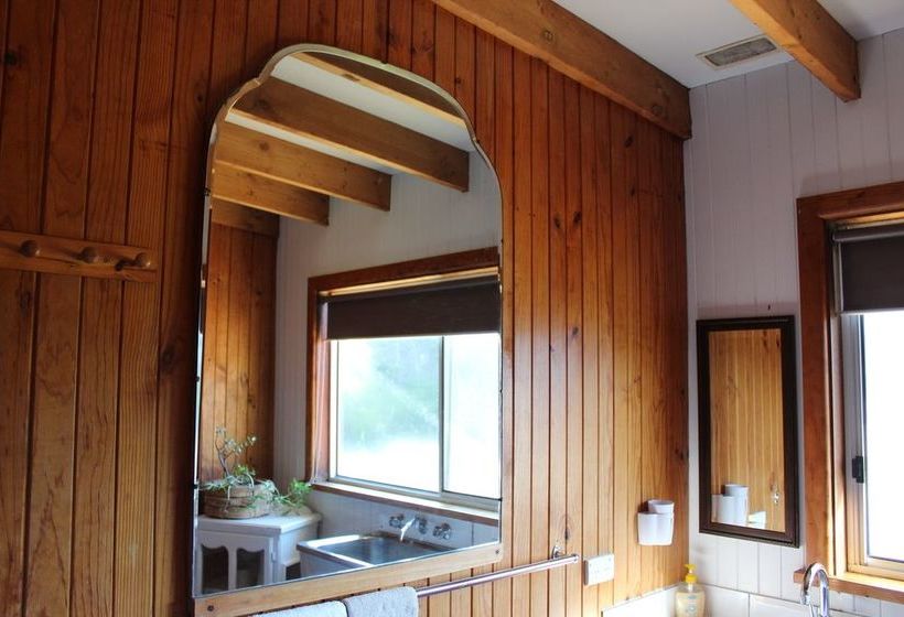Clifton Beach Lodge