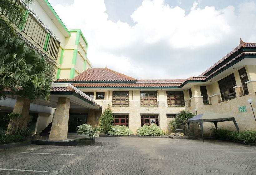 בית מלון כפרי Airy Alun Alun Bojonegoro Trunojoyo 2