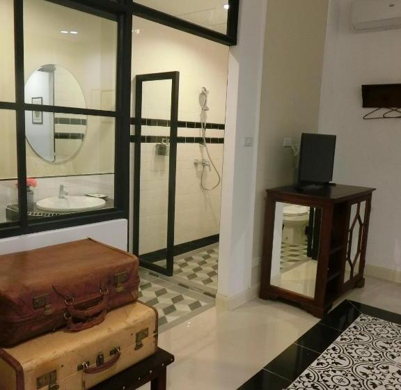 Bloom Boutique Hotel & Cafe