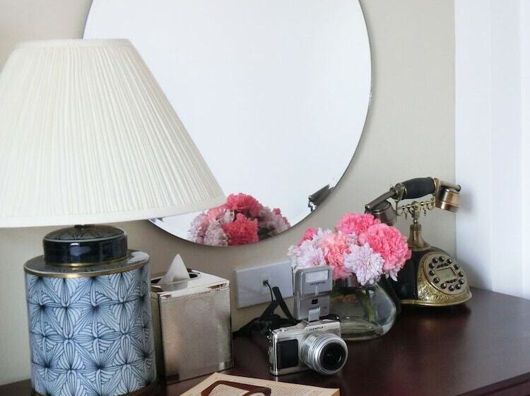 Bloom Boutique Hotel & Cafe