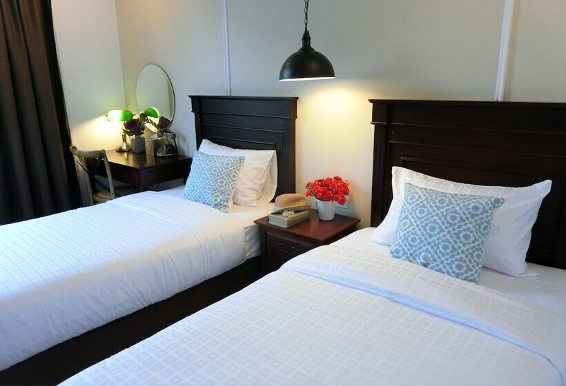 Bloom Boutique Hotel & Cafe