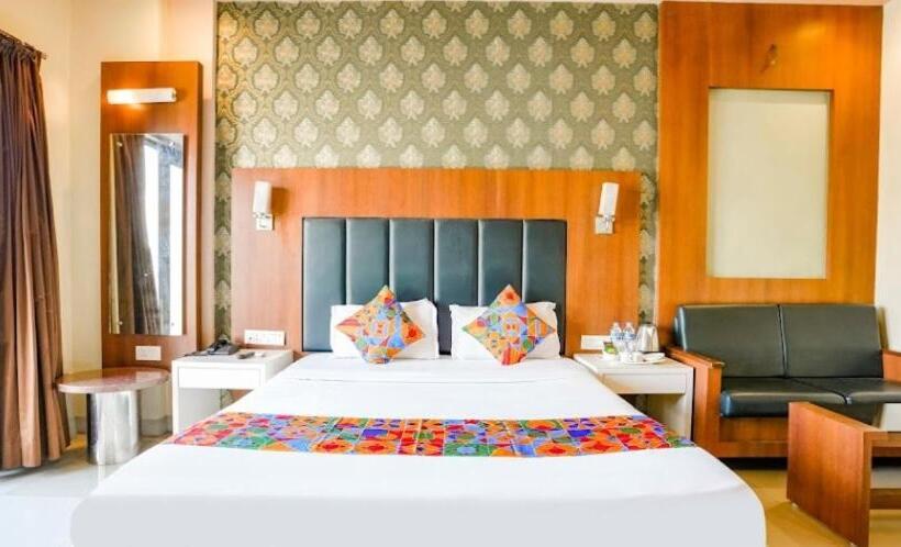فندق Devanshi Inn
