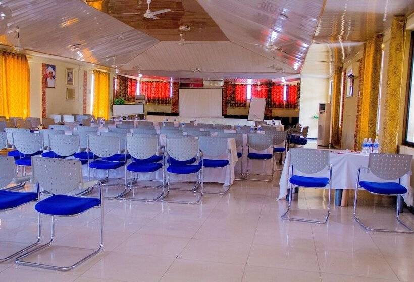 בית מלון כפרי Glamossay