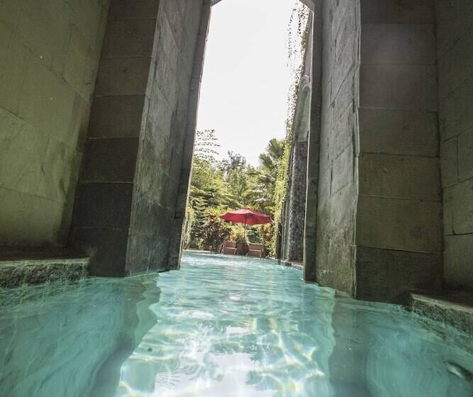 리조트 Avalon Ubud Villas