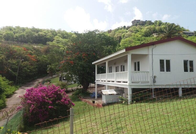 تختخواب و صبحانه A Private Room In Paradise, Vieux Fort