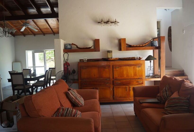 تختخواب و صبحانه A Private Room In Paradise, Vieux Fort