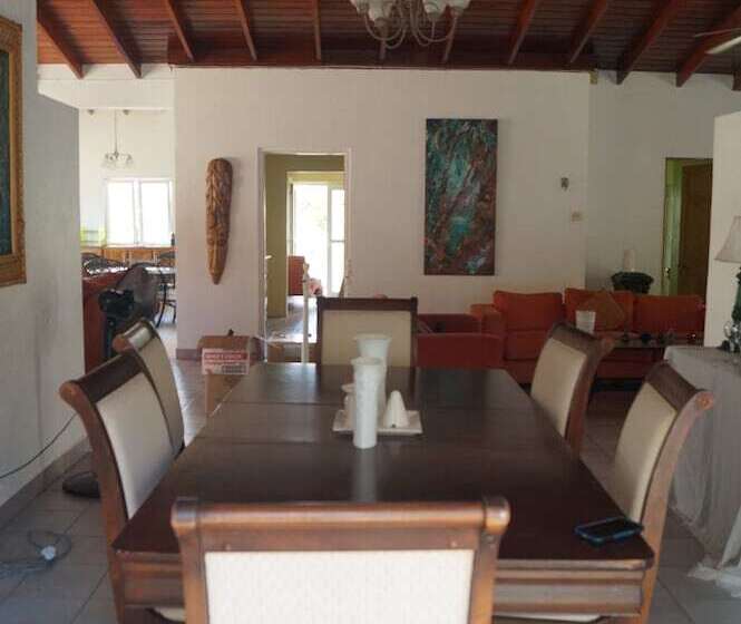 تختخواب و صبحانه A Private Room In Paradise, Vieux Fort