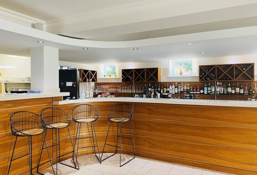 ベッドアンドブレックファースト La Haule Manor