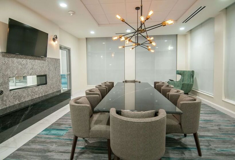 בית מלון כפרי Hilton Garden Inn Jackson/clinton