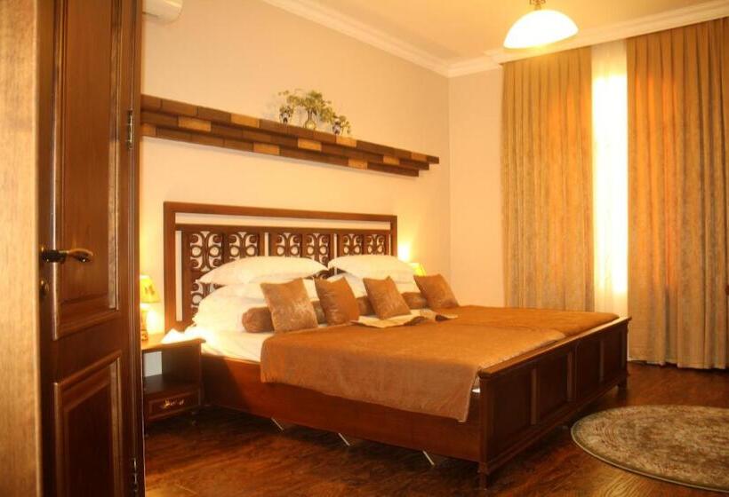 فندق Platan
