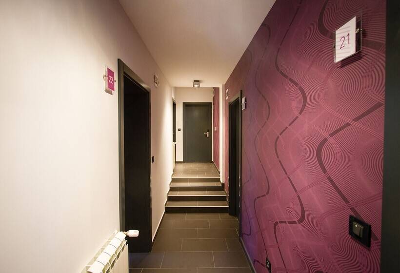 פנסיון Log In Rooms
