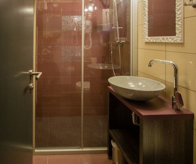 פנסיון Log In Rooms