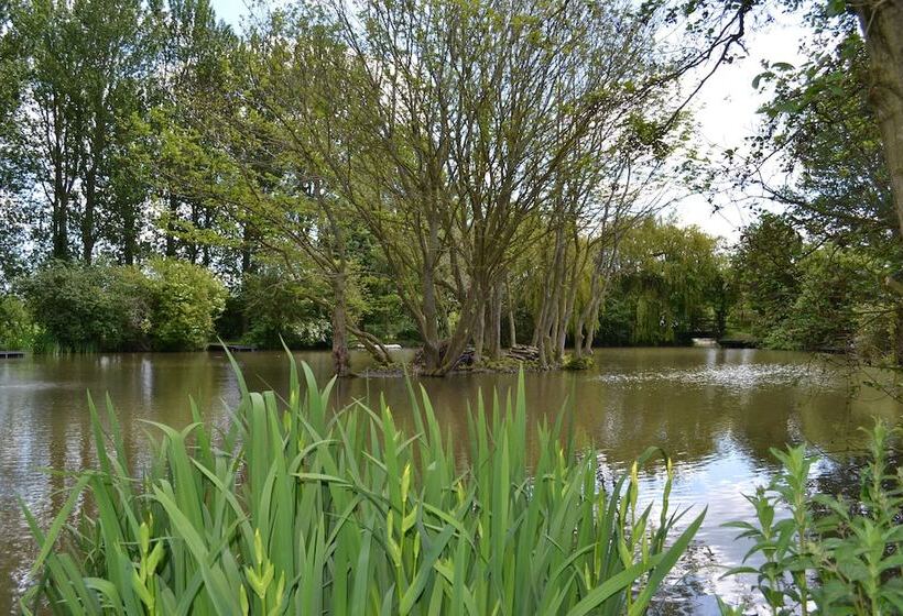 The Chiltern Lodges At Upper Farm Henton