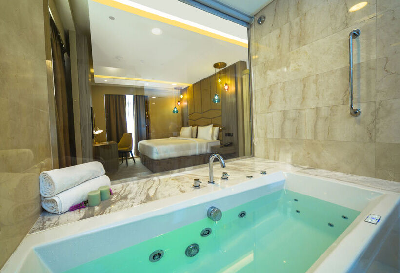 Отель Four Points By Sheraton Production City, Dubai