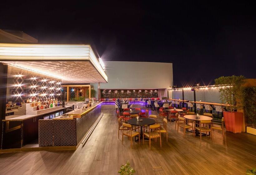 Отель Four Points By Sheraton Production City, Dubai