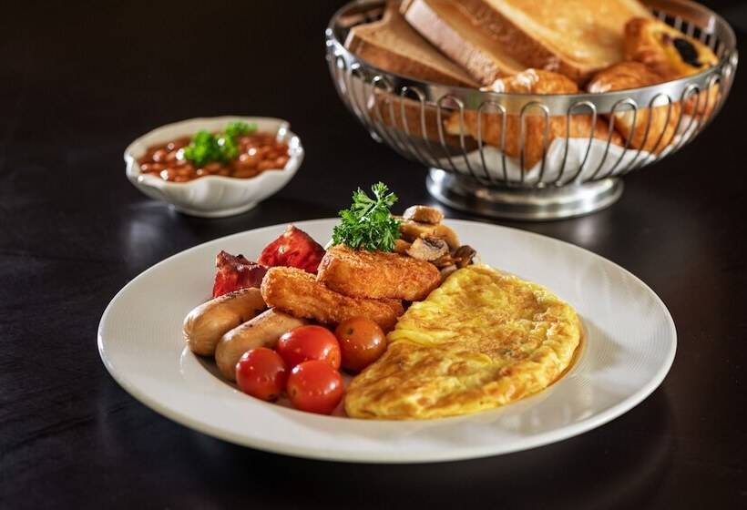 Отель Four Points By Sheraton Production City, Dubai