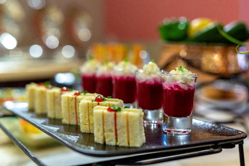 Отель Four Points By Sheraton Production City, Dubai