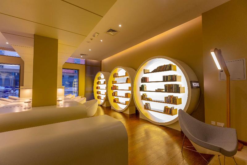 Отель Four Points By Sheraton Production City, Dubai