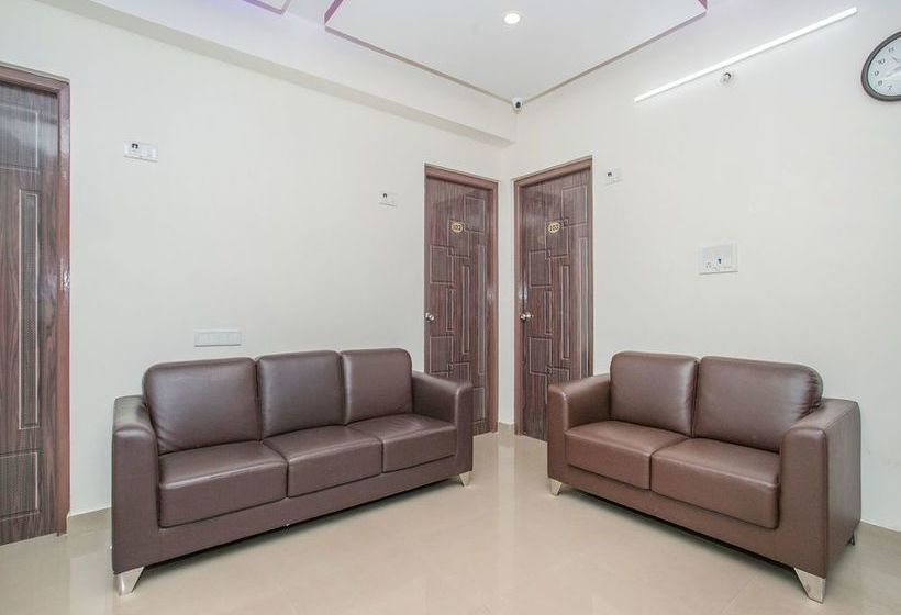 酒店 Oyo 13745 Cmn Stay