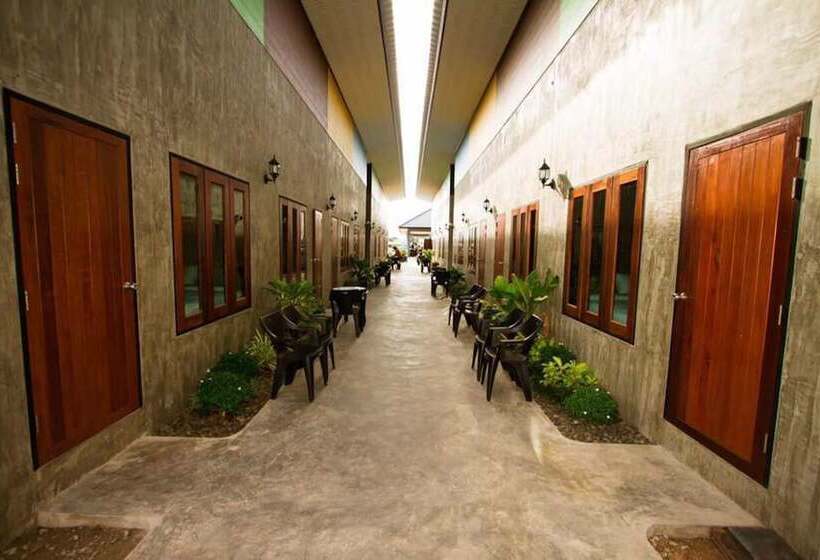 בית מלון כפרי Rintara Riverside Resort