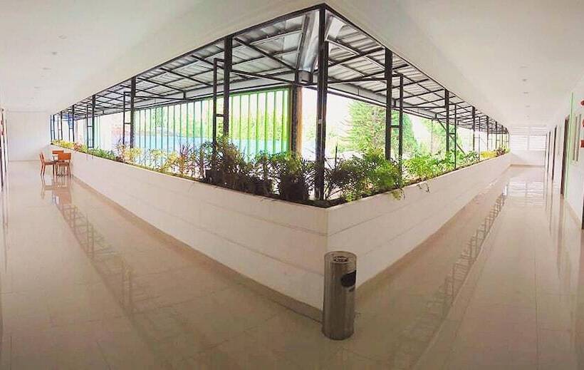 هتل Three Eight Front One Boutique Batu Malang